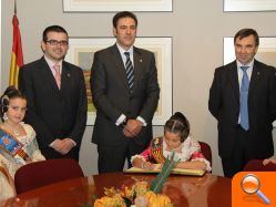 El Ayuntamiento de Mislata recibe un año más la visita de la Fallera Mayor Infantil de Valencia - (foto 2)