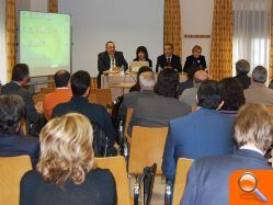 El Presidente del Puerto de Alicante ofrece alternativas de transporte a los empresarios de Villena y comarca  - (foto 2)