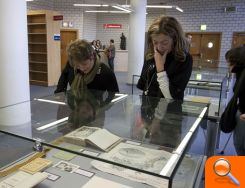 La Biblioteca de la UJI acoge una exposición con publicaciones, grabados y fotografías de Morella - (foto 3)