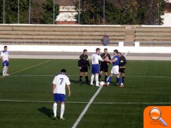 Zarpazo del C.D. Burriana en el José Mangriñán ante la Unión Deportiva Vall d´Uixó - (foto 3) Zarpazo del C.D. Burriana en el José Mangriñán ante la Unión Deportiva Vall d´Uixó - (foto 3)