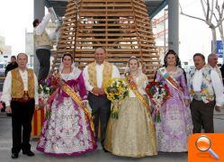El mundo fallero de Manises ofrenda sus flores a la Virgen de los Desamparados - (foto 4)