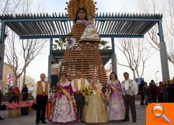 El mundo fallero de Manises ofrenda sus flores a la Virgen de los Desamparados - (foto 5)