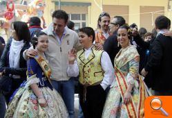 Corredera felicita a los falleros de Padre Santonja por su primer premio en calles adornadas - (foto 5)