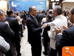 Camps defiende el modelo productivo valenciano para ser los primeros en salir de la crisis - (foto 4)