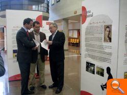 La UMH inaugura la exposición itinerante ‘Las lunas de Miguel’ - (foto 2)