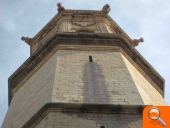 El ayuntamiento repara los desagües del campanario taponados por huesos de aceituna defecados por los estorninos del ficus de El Pla - (foto 3)