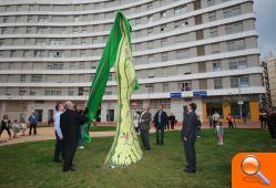 La escultura “Alegría” muestra la apuesta del Ayuntamiento por la cerámica como elemento de embellecimiento de la ciudad - (foto 2)