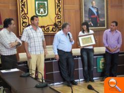 El equipo veterano femenino de remo homenajeado por su sexto puesto en el Campeonato de España - (foto 2)