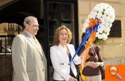 Remedios Avia recibe el Pomell de Flors del Corpus Christi