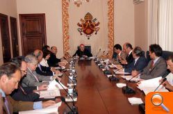 El Arzobispo acuerda con los responsables empresariales de Valencia y Cáritas los primeros proyectos de ayuda a parados - (foto 2) El Arzobispo acuerda con los responsables empresariales de Valencia y Cáritas los primeros proyectos de ayuda a parados - (foto 2)