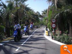 Los alumnos del Curso de Formación de Conductores de Ciclomotor realizan prácticas en Elche