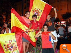 Burriana se echa a la calle para celebrar el Mundial - (foto 4)