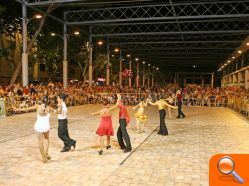 El Grup d'Esplai de Ball Esportiu de Manises llena de ritmo la noche manisera con la exhibición  a cargo de los integrantes de la escuela - (foto 4)