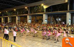 El Grup d'Esplai de Ball Esportiu de Manises llena de ritmo la noche manisera con la exhibición  a cargo de los integrantes de la escuela - (foto 2)