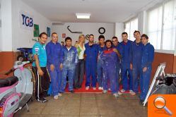 Jóvenes desempleados aprenden mecánica de motocicletas para facilitar su acceso al mundo laboral - (foto 2)