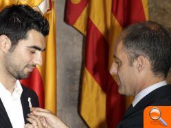 Camps entrega la Cruz de la orden de Jaume I El Conqueridor a Albiol tras proclamarse la selección campeona del mundo de fútbol - (foto 4)