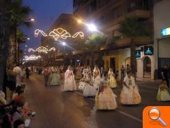 Comisiones y festeros arropan con flores a la Virgen del Carmen - (foto 8)