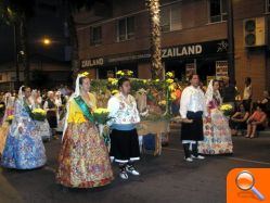 Comisiones y festeros arropan con flores a la Virgen del Carmen - (foto 5)