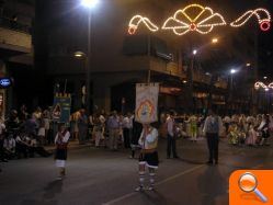 Comisiones y festeros arropan con flores a la Virgen del Carmen - (foto 2)
