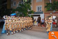Miles de personas disfrutan de los desfiles de gala de las tropas moras y cristianas - (foto 2)