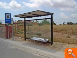 El Ayuntamiento instala dos marquesinas en las paradas de autobuses del barrio del Tubo y en el pino de la carretera de Castalla - (foto 2) El Ayuntamiento instala dos marquesinas en las paradas de autobuses del barrio del Tubo y en el pino de la carretera de Castalla - (foto 2)