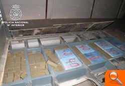 La Policía Nacional se incauta de más de media tonelada de hachís camuflada en la estructura de un camión - (foto 2) La Policía Nacional se incauta de más de media tonelada de hachís camuflada en la estructura de un camión - (foto 2)