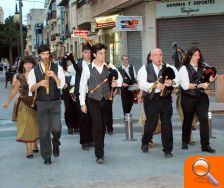 La plaza de España acogió el III Encuentro de Música Folk ante la presencia de decenas de vecinos - (foto 2)