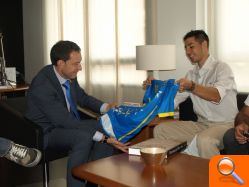 El alcalde recibe al ciclista Sebastián Mora, quien ha logrado dos medallas de oro en el europeo sub-23 de San Petersburgo - (foto 2) El alcalde recibe al ciclista Sebastián Mora, quien ha logrado dos medallas de oro en el europeo sub-23 de San Petersburgo - (foto 2)