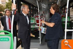 El Ayuntamiento presenta 20 nuevos autobuses, adaptados y ecológicos - (foto 4)