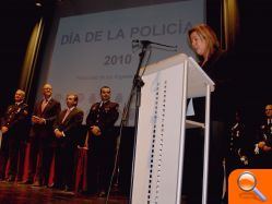 La alcaldesa entrega al magistrado decano Javier Reyes la medalla de la Policía Local de Dénia - (foto 2) La alcaldesa entrega al magistrado decano Javier Reyes la medalla de la Policía Local de Dénia - (foto 2)
