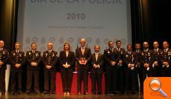 La alcaldesa entrega al magistrado decano Javier Reyes la medalla de la Policía Local de Dénia - (foto 3) La alcaldesa entrega al magistrado decano Javier Reyes la medalla de la Policía Local de Dénia - (foto 3)