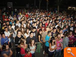 Más de un millar de jóvenes de Mislata disfrutan del rock y el hip hop en el festival La Canaleta Peta - (foto 5) Más de un millar de jóvenes de Mislata disfrutan del rock y el hip hop en el festival La Canaleta Peta - (foto 5)