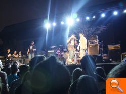 Más de un millar de jóvenes de Mislata disfrutan del rock y el hip hop en el festival La Canaleta Peta - (foto 4) Más de un millar de jóvenes de Mislata disfrutan del rock y el hip hop en el festival La Canaleta Peta - (foto 4)