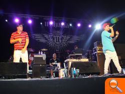 Más de un millar de jóvenes de Mislata disfrutan del rock y el hip hop en el festival La Canaleta Peta - (foto 3) Más de un millar de jóvenes de Mislata disfrutan del rock y el hip hop en el festival La Canaleta Peta - (foto 3)
