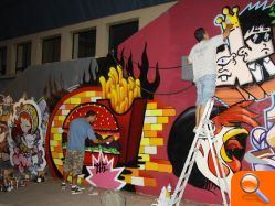 Más de un millar de jóvenes de Mislata disfrutan del rock y el hip hop en el festival La Canaleta Peta - (foto 2) Más de un millar de jóvenes de Mislata disfrutan del rock y el hip hop en el festival La Canaleta Peta - (foto 2)