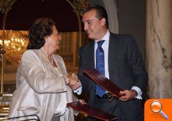 El Ayuntamiento firma el convenio que permitirá la recalificación de los terrenos del estadio ‘Ciutat de València’ - (foto 2)