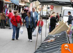 El mercado de los sábados se trasladará en breve a la estructura metálica en el antiguo patio del CEIP Pintor Sorolla - (foto 2)