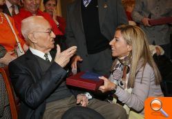 El ayuntamiento reconoce el trabajo de los mayores “quienes, con su esfuerzo, sacaron adelante este país” - (foto 2)