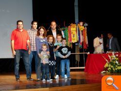 Las peñas de Sant Joan celebran la tercera gala con los “mocaorets”