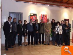 La Asociación El Vedat acoge la exposición “Damos el arte por sentado” que elabora cuadros que se convierten en sillas, taburetes o mesas - (foto 2) La Asociación El Vedat acoge la exposición “Damos el arte por sentado” que elabora cuadros que se convierten en sillas, taburetes o mesas - (foto 2)