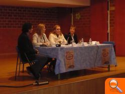 El foro aniversario por los 25 años de Servicios Sociales de Petrer da comienzo tratando la familia e infancia - (foto 2)