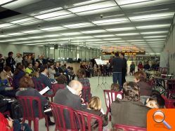 Los profesores de la Societat Musical L´Harmonia ponen a prueba la acústica de la estación de Luceros de FGV - (foto 2) Los profesores de la Societat Musical L´Harmonia ponen a prueba la acústica de la estación de Luceros de FGV - (foto 2)