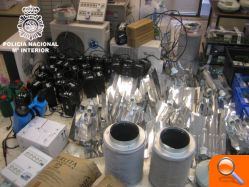 La Policía Nacional ha desarticulado una organización dedicada presuntamente al tráfico de sustancias estupefacientes - (foto 4) La Policía Nacional ha desarticulado una organización dedicada presuntamente al tráfico de sustancias estupefacientes - (foto 4)