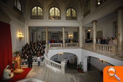 La alcaldesa felicita a los valencianos y pide que la creación de empleo sea el objetivo al que se supedite todo lo demás en 2011 - (foto 3)