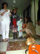 La Policía Nacional visita las Unidades Pediátricas del Hospital General de Alicante - (foto 3)