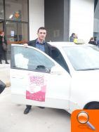 El ganador del Rasca-Rasca recorre tiendas alzireñas para gastar los 3.000 euros del premio - (foto 2)