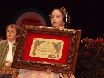  Beatriz Femenía y Adriana Pino, presentadas como Falleras Mayores 2011