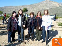 Más de un centenar de escolares celebran el Día del Árbol repoblando la Foia del Cá con diversas especies autóctonas