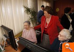 El Ayuntamiento apuesta por el uso terapéutico de las nuevas tecnologías adaptadas a las personas mayores - (foto 2) El Ayuntamiento apuesta por el uso terapéutico de las nuevas tecnologías adaptadas a las personas mayores - (foto 2)