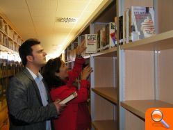 La Biblioteca Municipal oferta libros en cuatro lenguas extranjeras